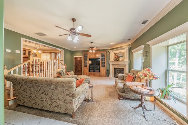 300 Shoreline Drive, Azle, TX 76020