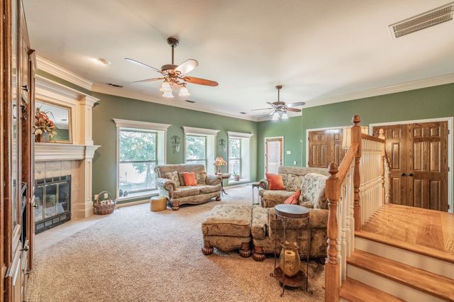 300 Shoreline Drive, Azle, TX 76020