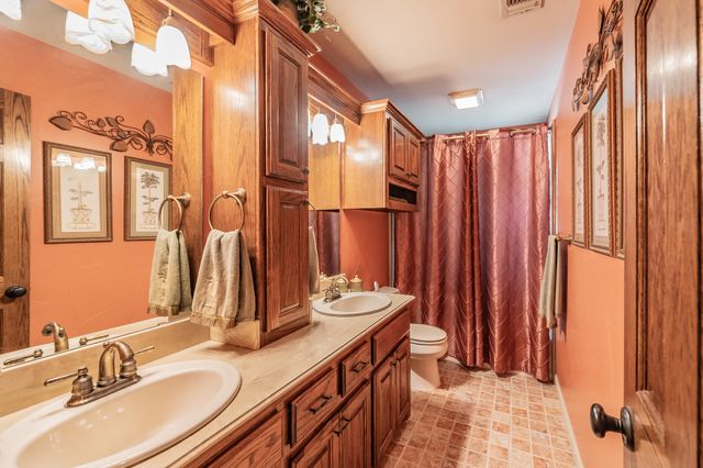 300 Shoreline Drive, Azle, TX 76020