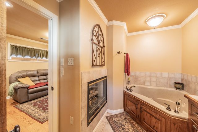 300 Shoreline Drive, Azle, TX 76020