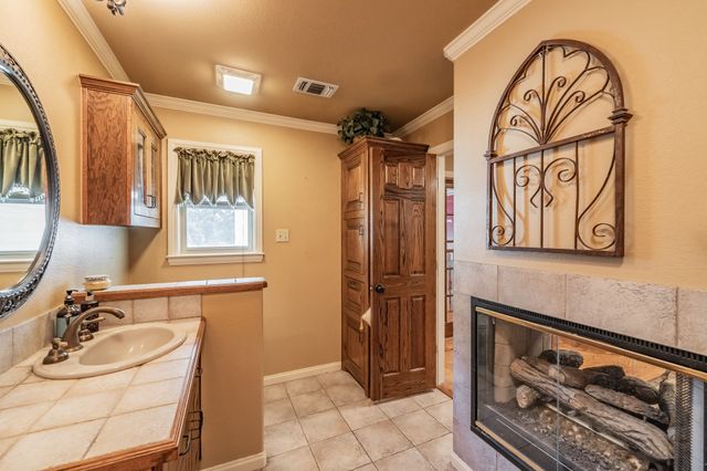 300 Shoreline Drive, Azle, TX 76020