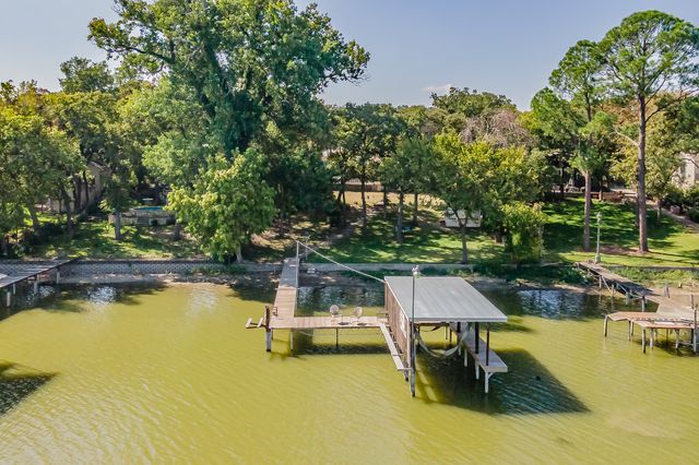 300 Shoreline Drive, Azle, TX 76020
