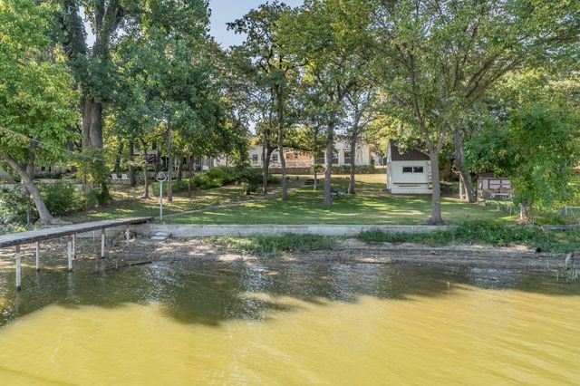 300 Shoreline Drive, Azle, TX 76020