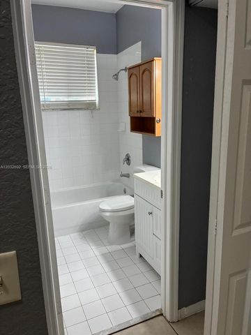 55 SW 14th Ter 55, Homestead, FL 33030