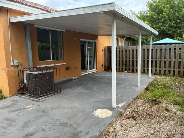 55 SW 14th Ter 55, Homestead, FL 33030