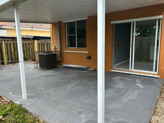 55 SW 14th Ter 55, Homestead, FL 33030