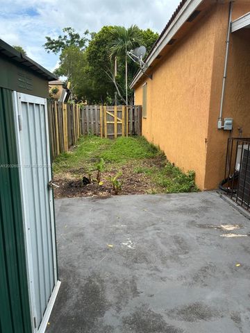 55 SW 14th Ter 55, Homestead, FL 33030
