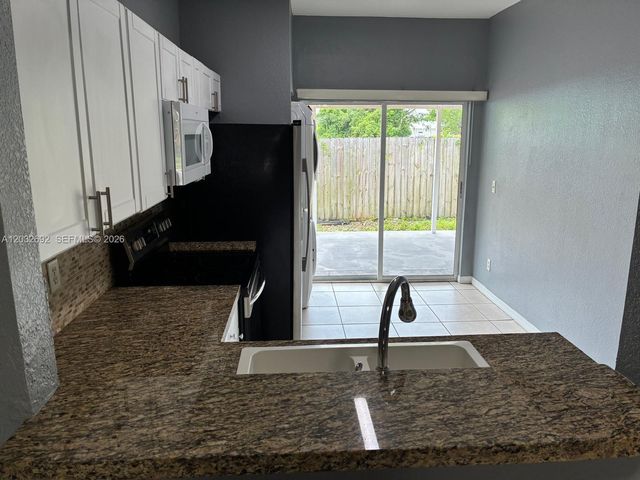 55 SW 14th Ter 55, Homestead, FL 33030