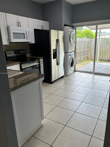 55 SW 14th Ter 55, Homestead, FL 33030