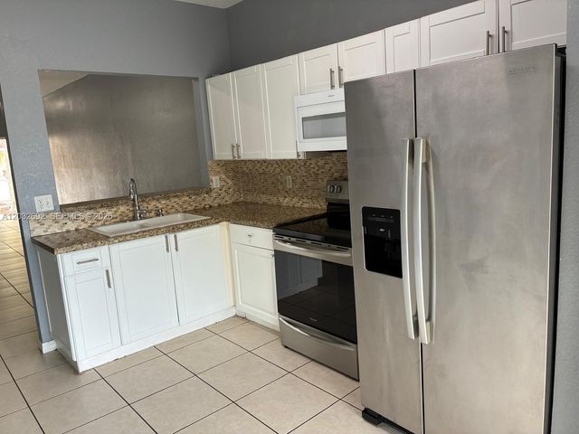 55 SW 14th Ter 55, Homestead, FL 33030