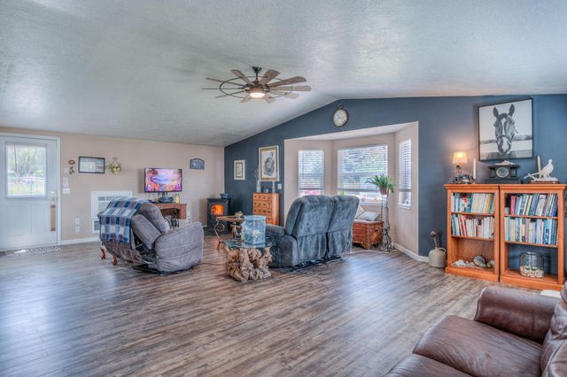 1048 SW Colfax Lane, Madras, OR 97741