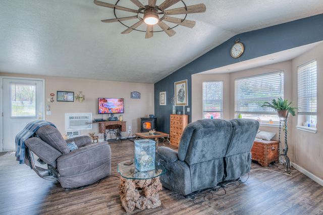 1048 SW Colfax Lane, Madras, OR 97741