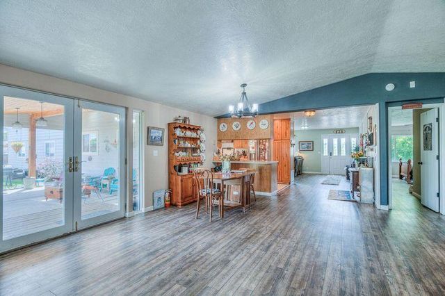 1048 SW Colfax Lane, Madras, OR 97741