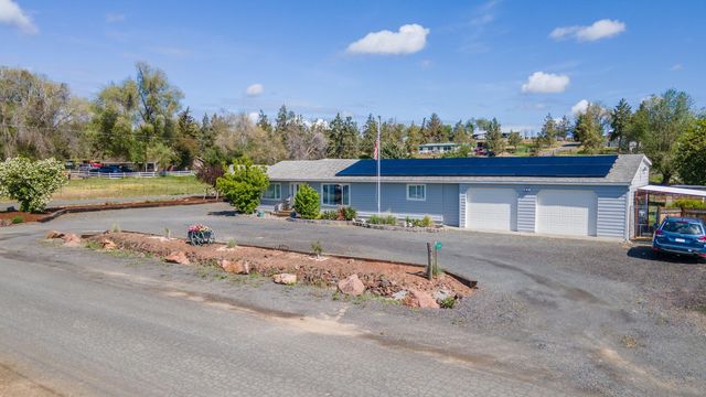 1048 SW Colfax Lane, Madras, OR 97741