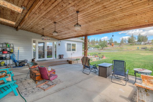 1048 SW Colfax Lane, Madras, OR 97741