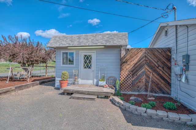1048 SW Colfax Lane, Madras, OR 97741
