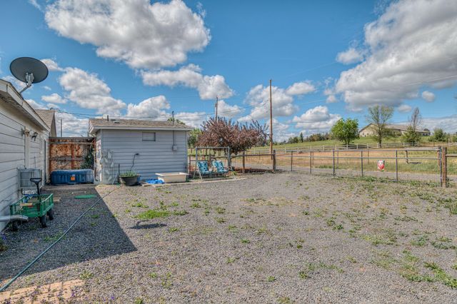 1048 SW Colfax Lane, Madras, OR 97741