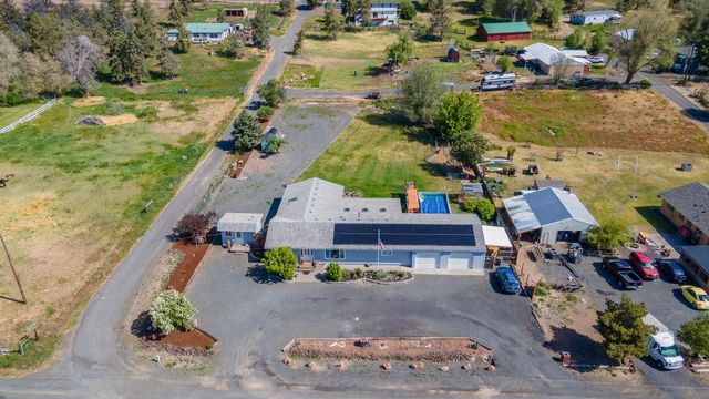 1048 SW Colfax Lane, Madras, OR 97741
