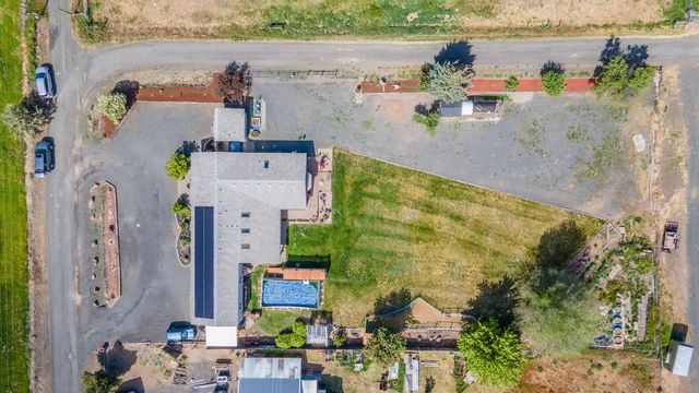 1048 SW Colfax Lane, Madras, OR 97741