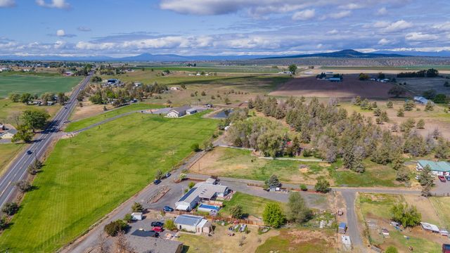1048 SW Colfax Lane, Madras, OR 97741
