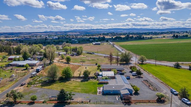 1048 SW Colfax Lane, Madras, OR 97741