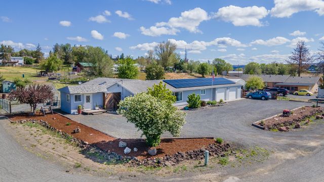 1048 SW Colfax Lane, Madras, OR 97741