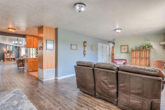 1048 SW Colfax Lane, Madras, OR 97741