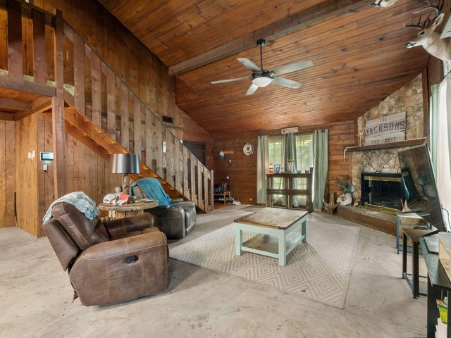 723 White City, Hornbeck, LA 71439