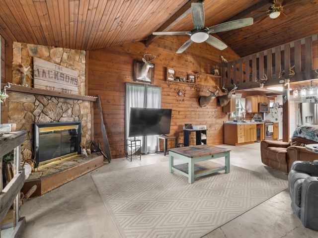 723 White City, Hornbeck, LA 71439