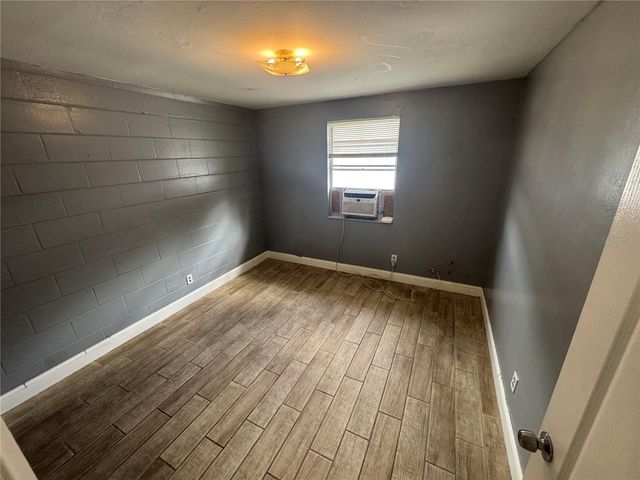 8105 N KLONDYKE STREET, Tampa, FL 33604