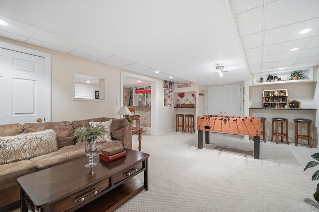 4837 Middle Road, Gurnee, IL 60031