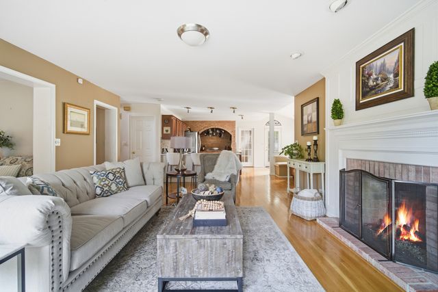 4837 Middle Road, Gurnee, IL 60031