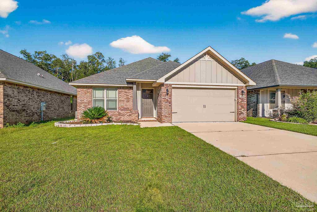 3892 Shady Grove Dr, Pace, FL 32571
