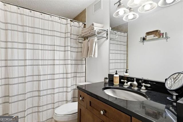 2479 Peachtree Road NE 303, Atlanta, GA 30305