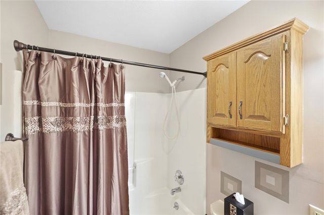 9625 Clearcreek Franklin Road, Springboro, OH 45342