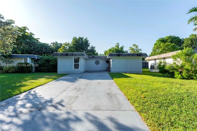 7302 NW 65th St, Tamarac, FL 33321