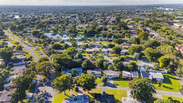 7302 NW 65th St, Tamarac, FL 33321