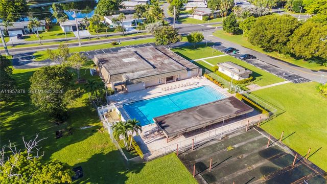 7302 NW 65th St, Tamarac, FL 33321