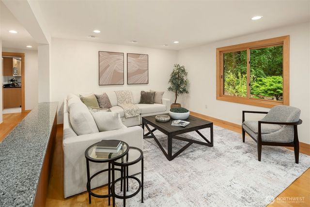 12820 NE 39th Street, Bellevue, WA 98005