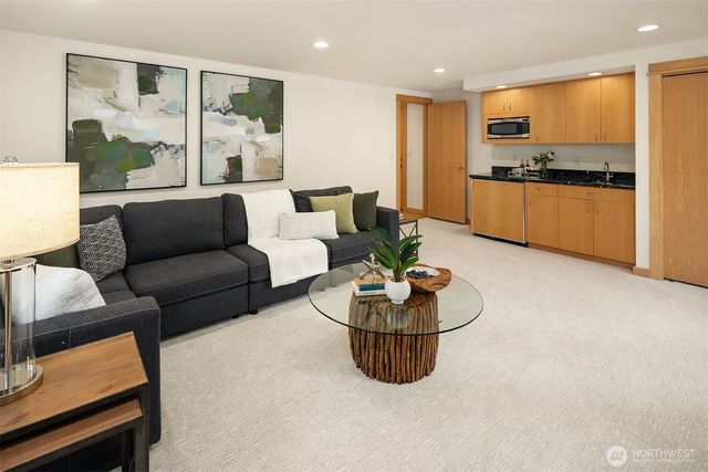 12820 NE 39th Street, Bellevue, WA 98005