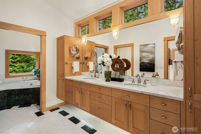 12820 NE 39th Street, Bellevue, WA 98005