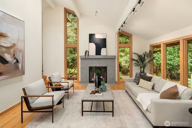 12820 NE 39th Street, Bellevue, WA 98005