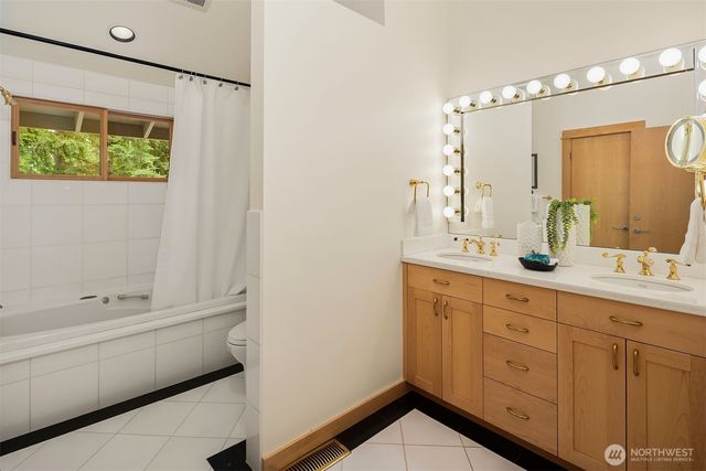 12820 NE 39th Street, Bellevue, WA 98005