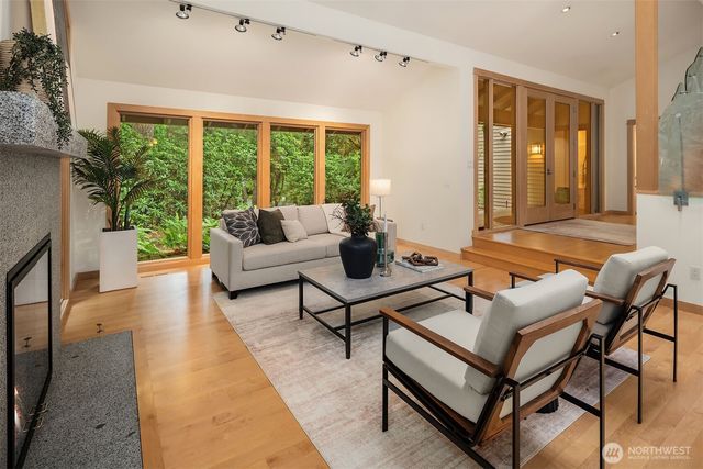 12820 NE 39th Street, Bellevue, WA 98005