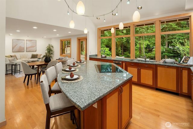 12820 NE 39th Street, Bellevue, WA 98005