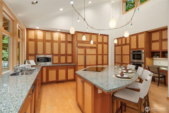 12820 NE 39th Street, Bellevue, WA 98005