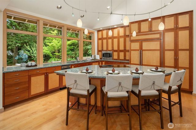 12820 NE 39th Street, Bellevue, WA 98005