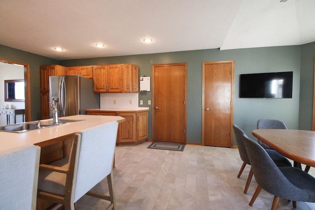 320 Seitz Dr, Salina, KS 67401