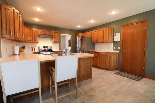 320 Seitz Dr, Salina, KS 67401