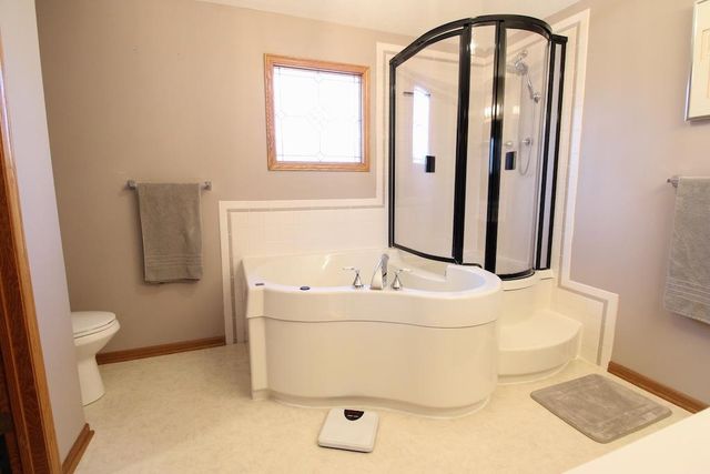 320 Seitz Dr, Salina, KS 67401